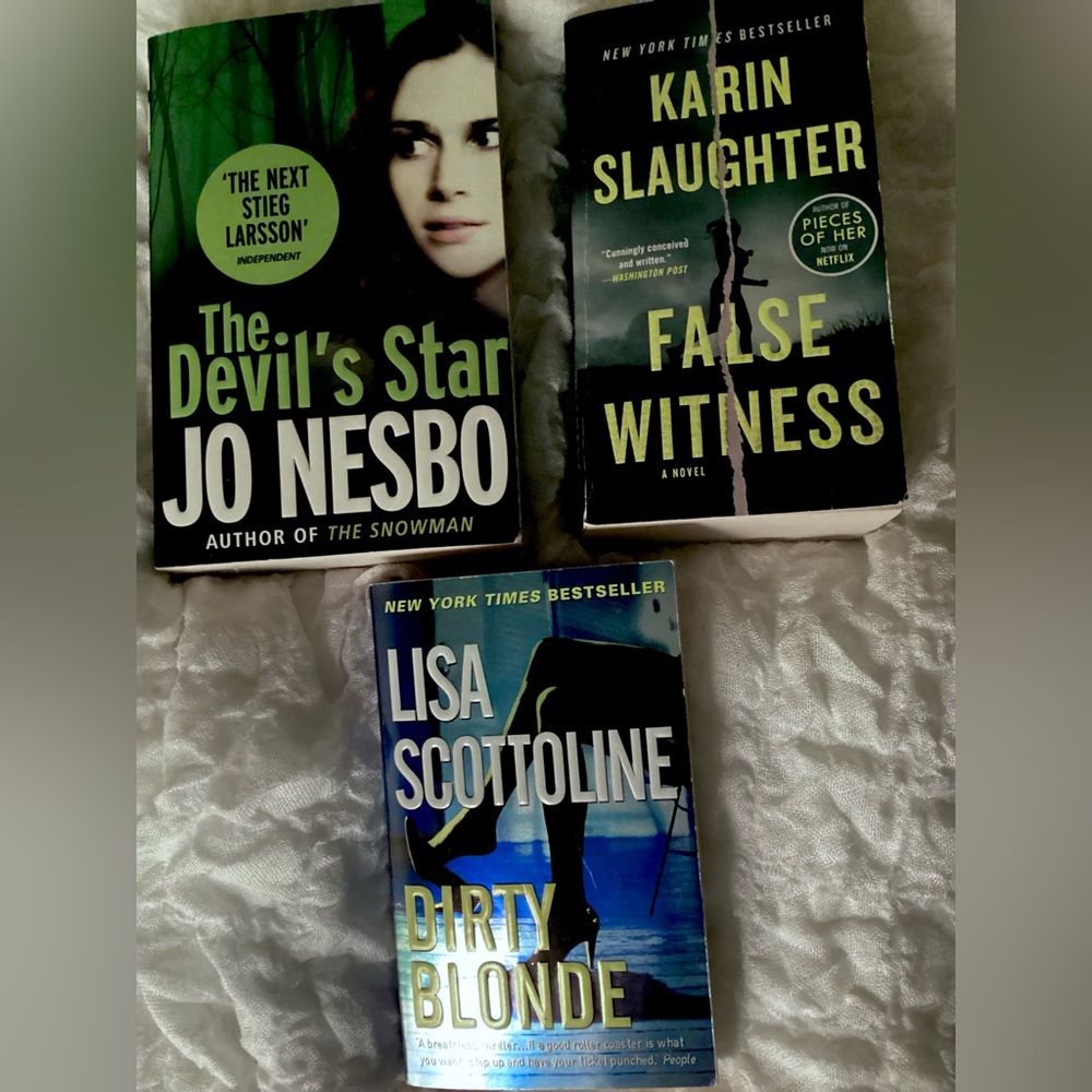 Thriller books bundle.